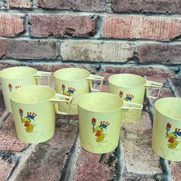 Vintage 1984 set of 6 plastic Olympiad Los Angeles cups mugs - Picture 1 of 7